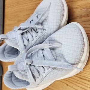 New Balance Roav Elite Sneakers, Size 8